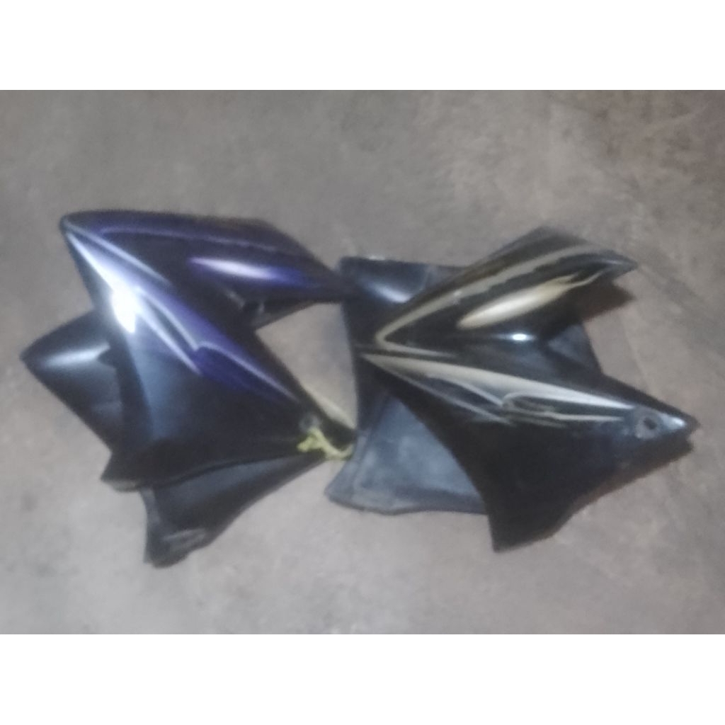 Kupingan sayap tangki Vixion old hitam 1Set komplit striping Second Original