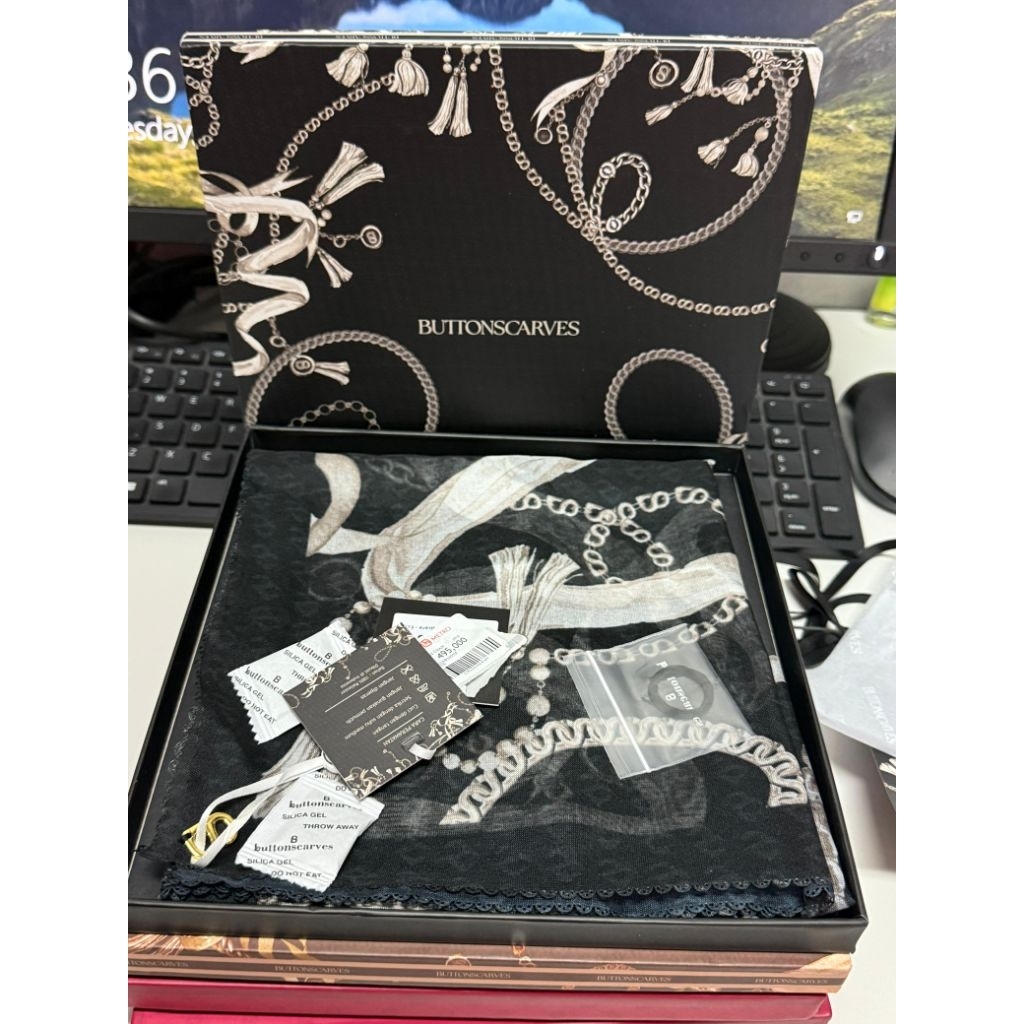 Buttonscraves NEW Chain black voal