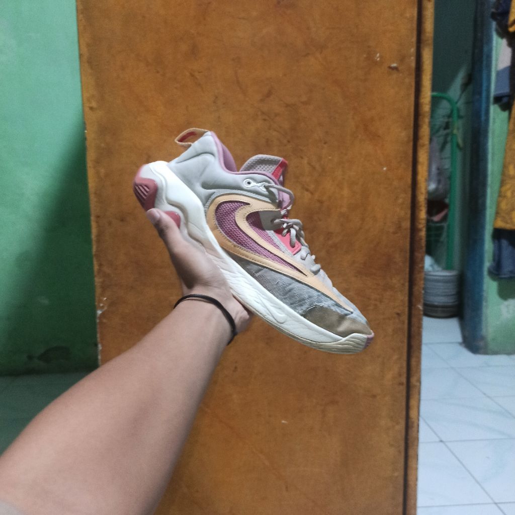 sepatu basket second giannis immortality 3 sz 45