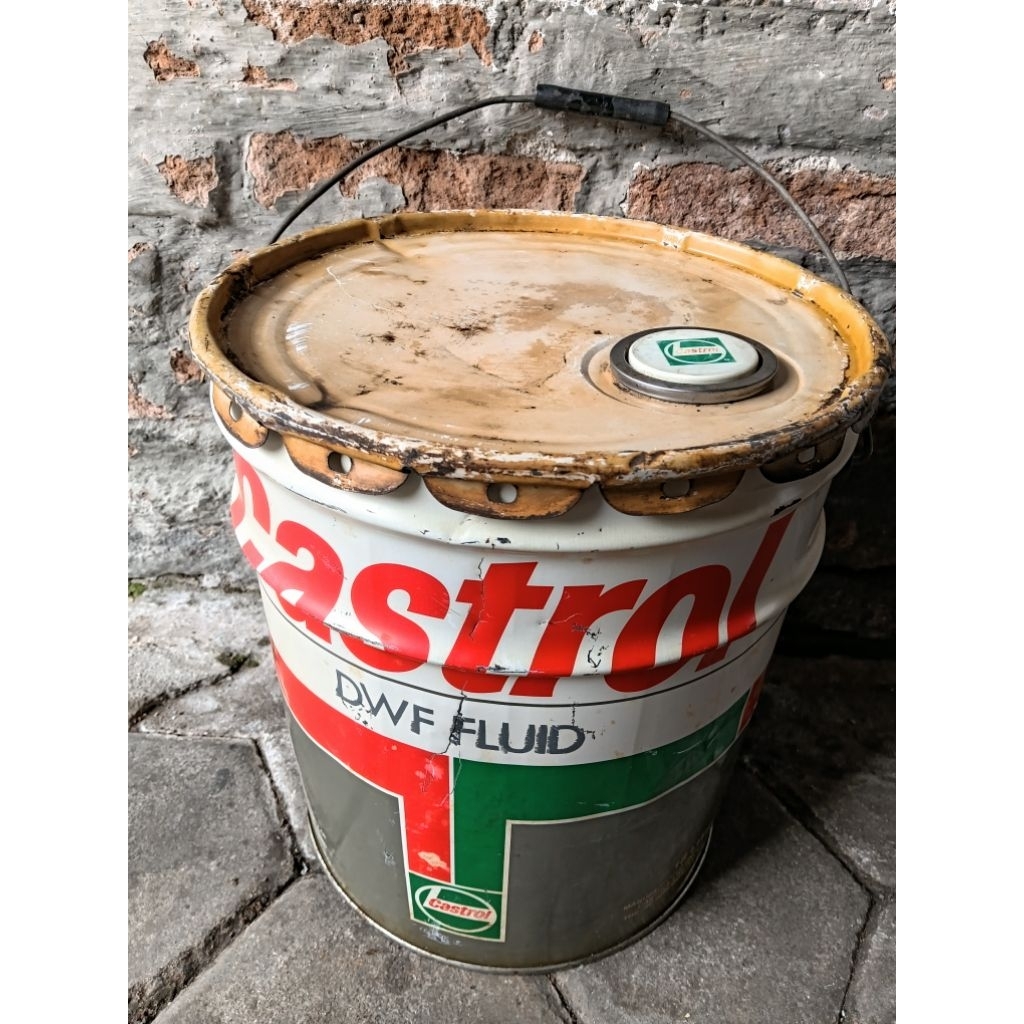 Kaleng oli jadul/kaleng oli lawas