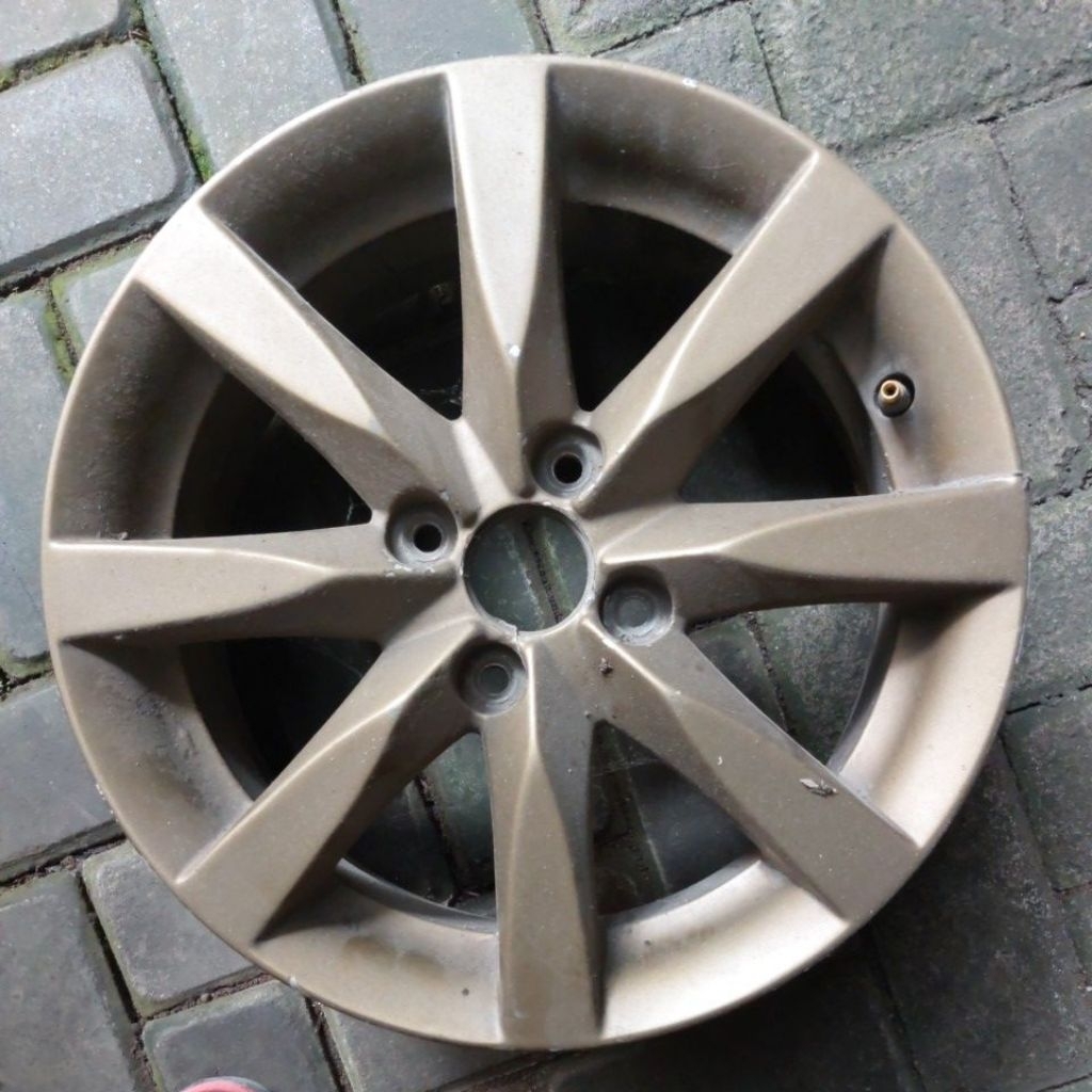 Velg Mobil Splash OEM Ring 15 PCD 4x100 ET45 Bekas Copotan