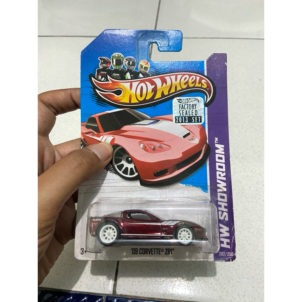 hotwheels 09 corvette zri STH + factory seal.  buble crack