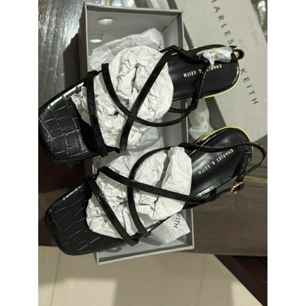 Heels Charles &Keith hitam