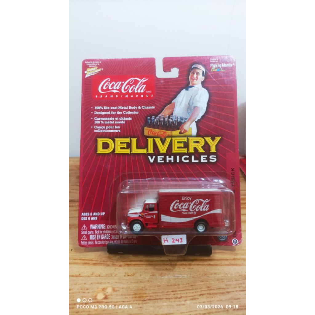 Johnny Lightning Coca Cola International Truck
