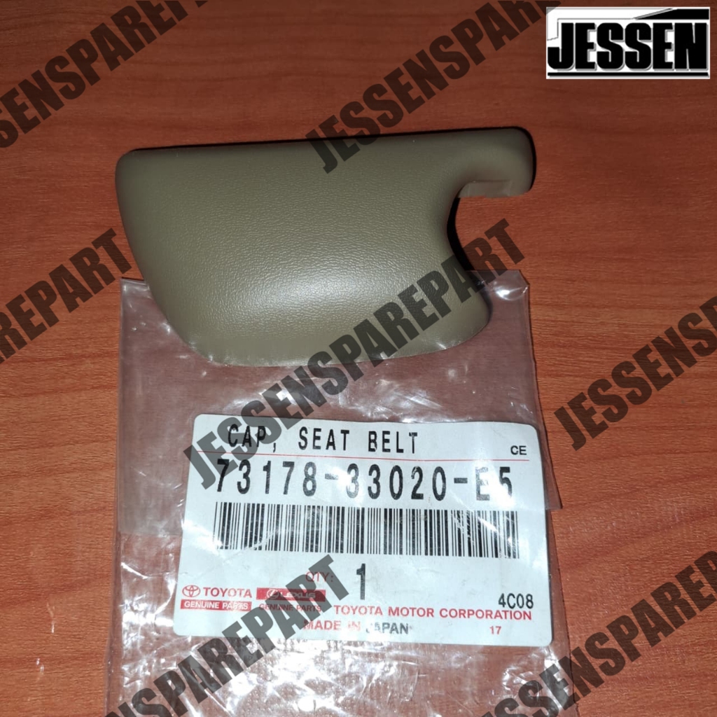 Cover Tutup Baut Seat Belt Cap Seat Belt Toyota Fortuner Hilux 73178-33020-E5 Original