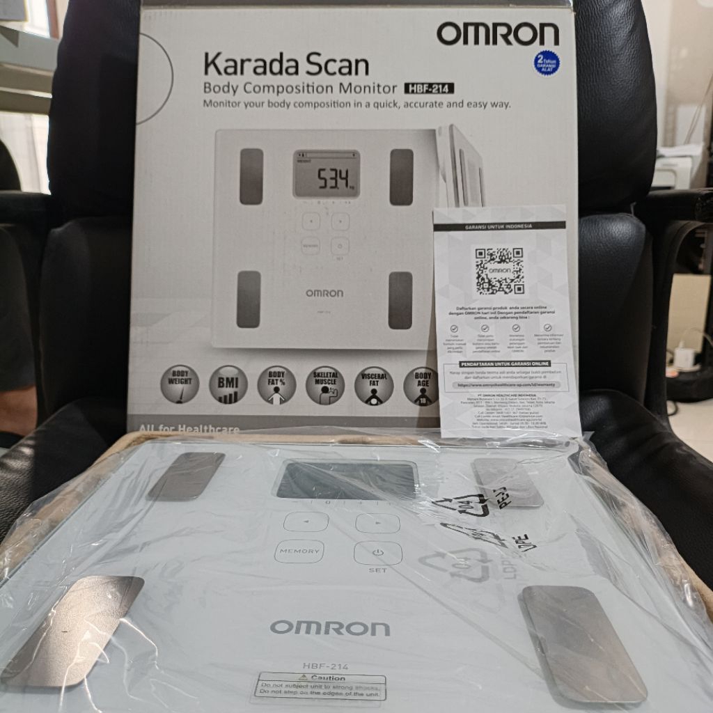 OMRON - TIMBANGAN BADAN DIGITAL / TIMBANGAN OMRON HBF 214