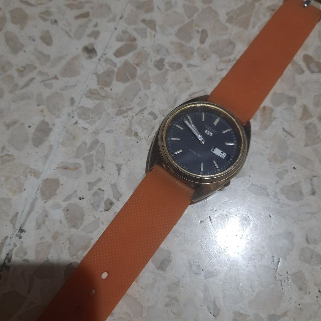 jam tangan pria seiko quartz / baterai (normal)