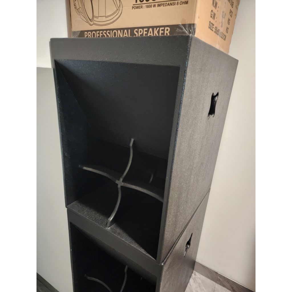 (JUAL 1 BUAH) - Box Speaker Turbo Bass Reflex 18 Inch Kosong