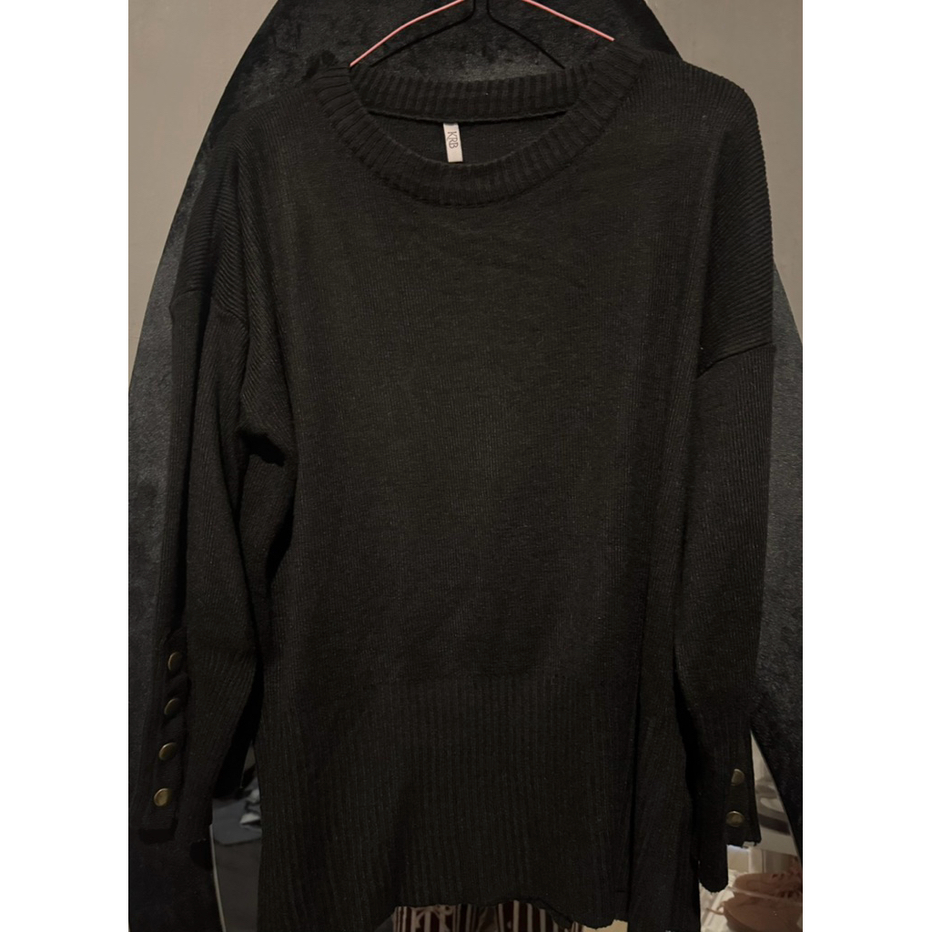 [Preloved] -Kemeja Atasan Wanita Polkadot Lengan Panjang Bahan Airflow Crinkle Kekinian