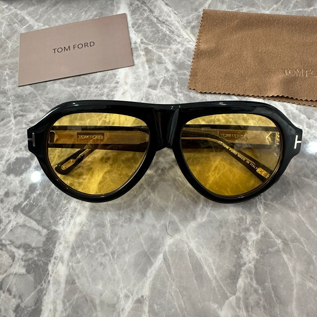 icon 1225 black frame yellow lens sunglasses