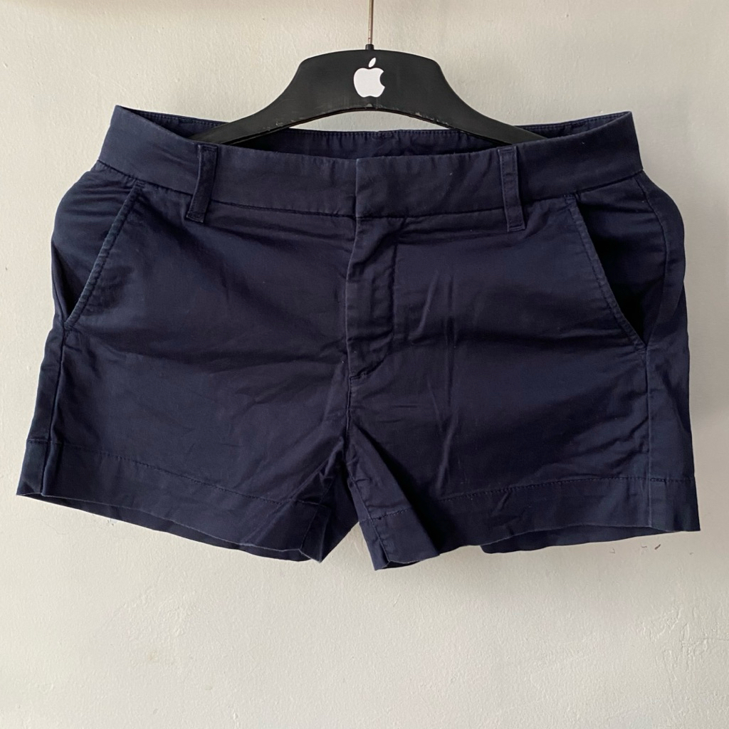Preloved Celana pendek chino Uniqlo Navy Sz M women Detail ukuran di deskripsi