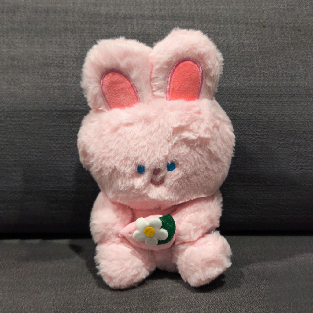 Boneka Kelinci Pink Peach Bawa Buah – Plush Lembut Imut Cocok Untuk Kado & Dekorasi