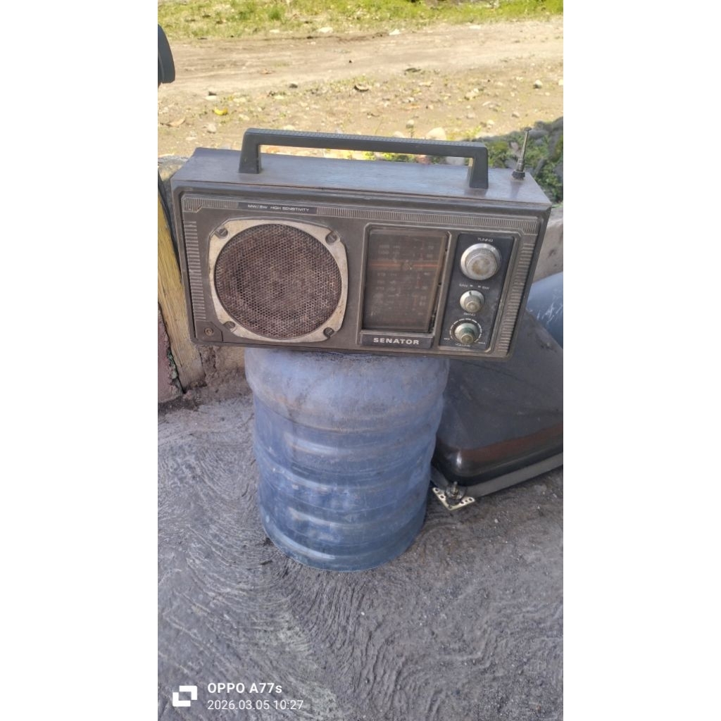 RADIO JADUL Barang Antik untuk Pajangan