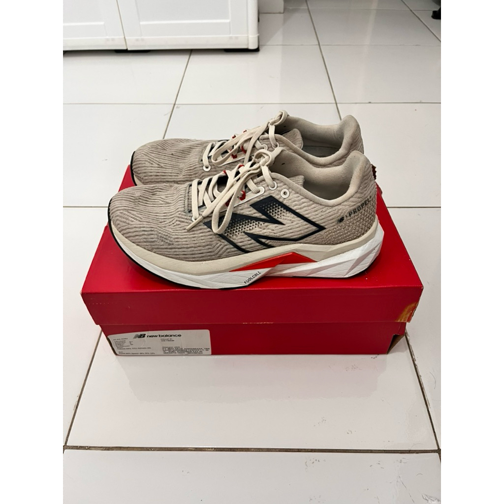 Sepatu Lari New Balance Fuelcell Propel V5 Second Size 42