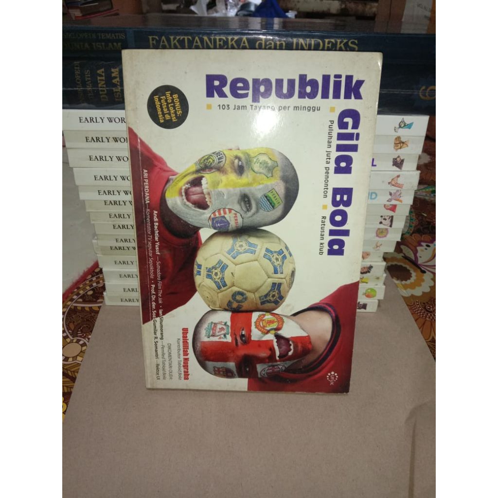 BUKU REPUBLIK GILA BOLA