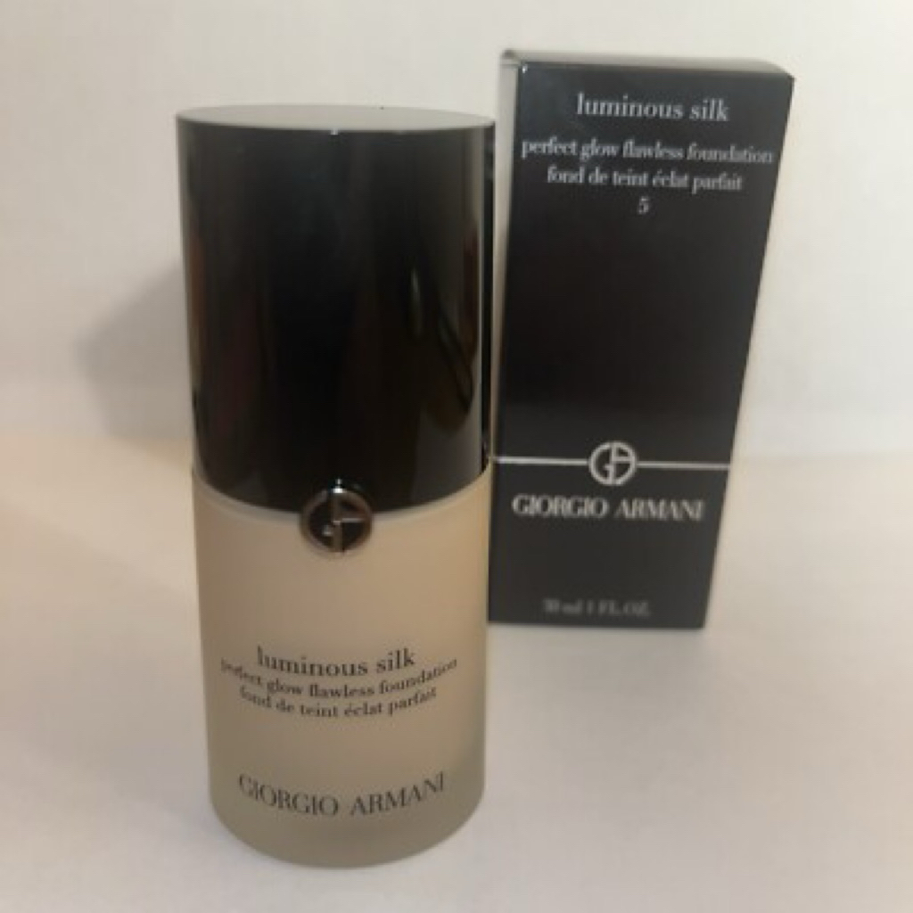 Giorgio armani luminious silk foundation