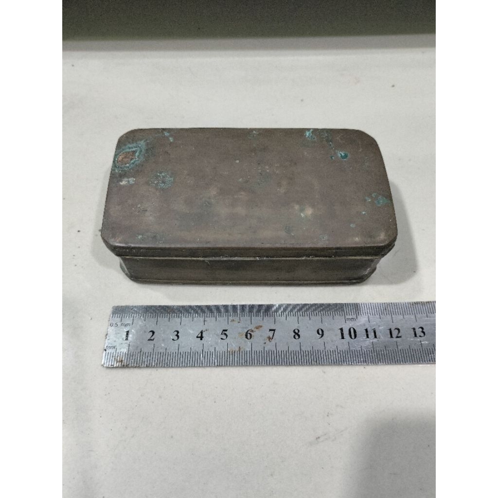 Kotak perhiasan kuno dari perunggu peninggalan kepala suku dayak