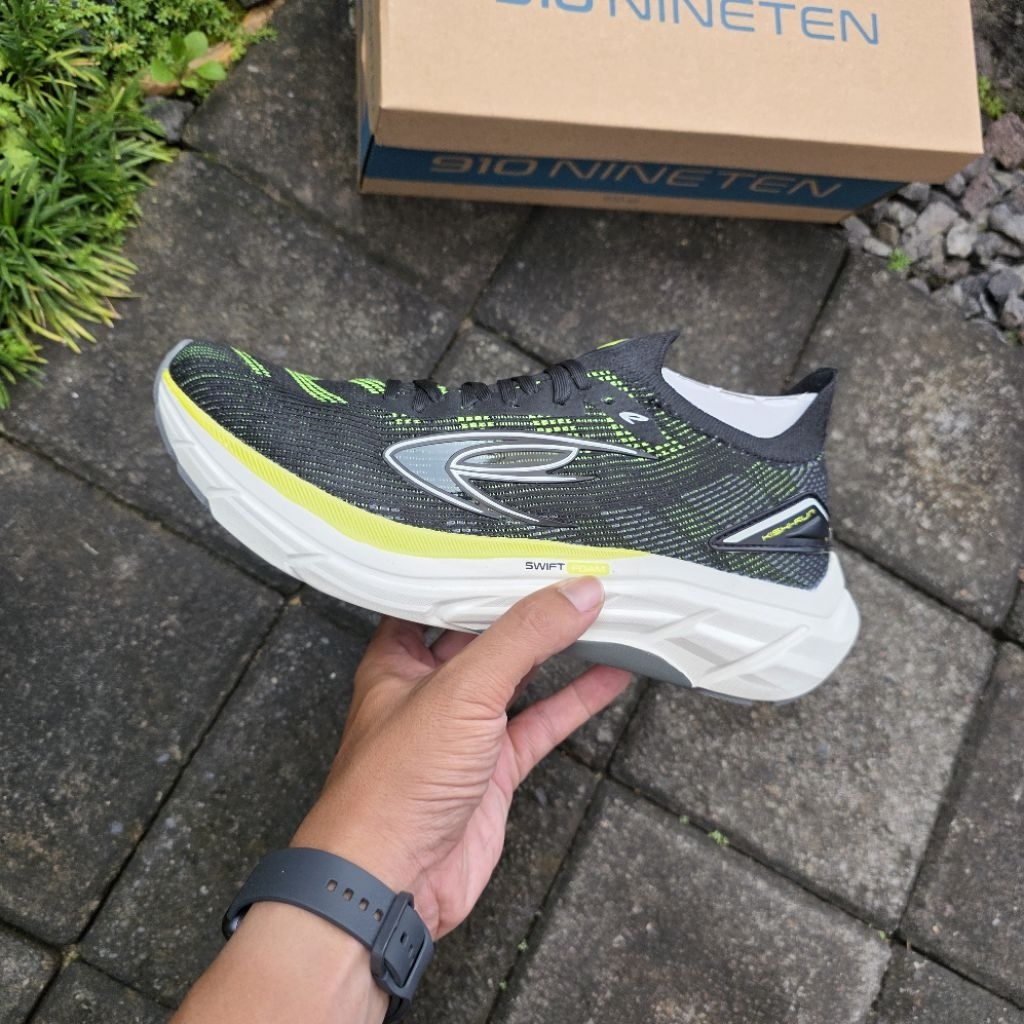 910 NINETEN KISHI RUN 2.0 - HITAM
