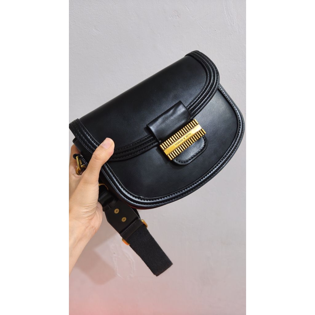 Tas wanita charles & keith, tas ck hitam