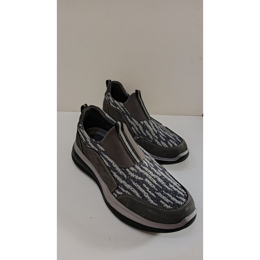 Obermain Sepatu Pria Size 43