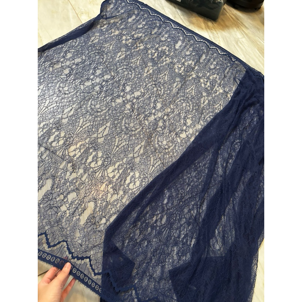 Kain Bahan Kebaya Premium Brokat Brukat Lace Chantily Shantili TREVIE Warna Navy Biru Dongker