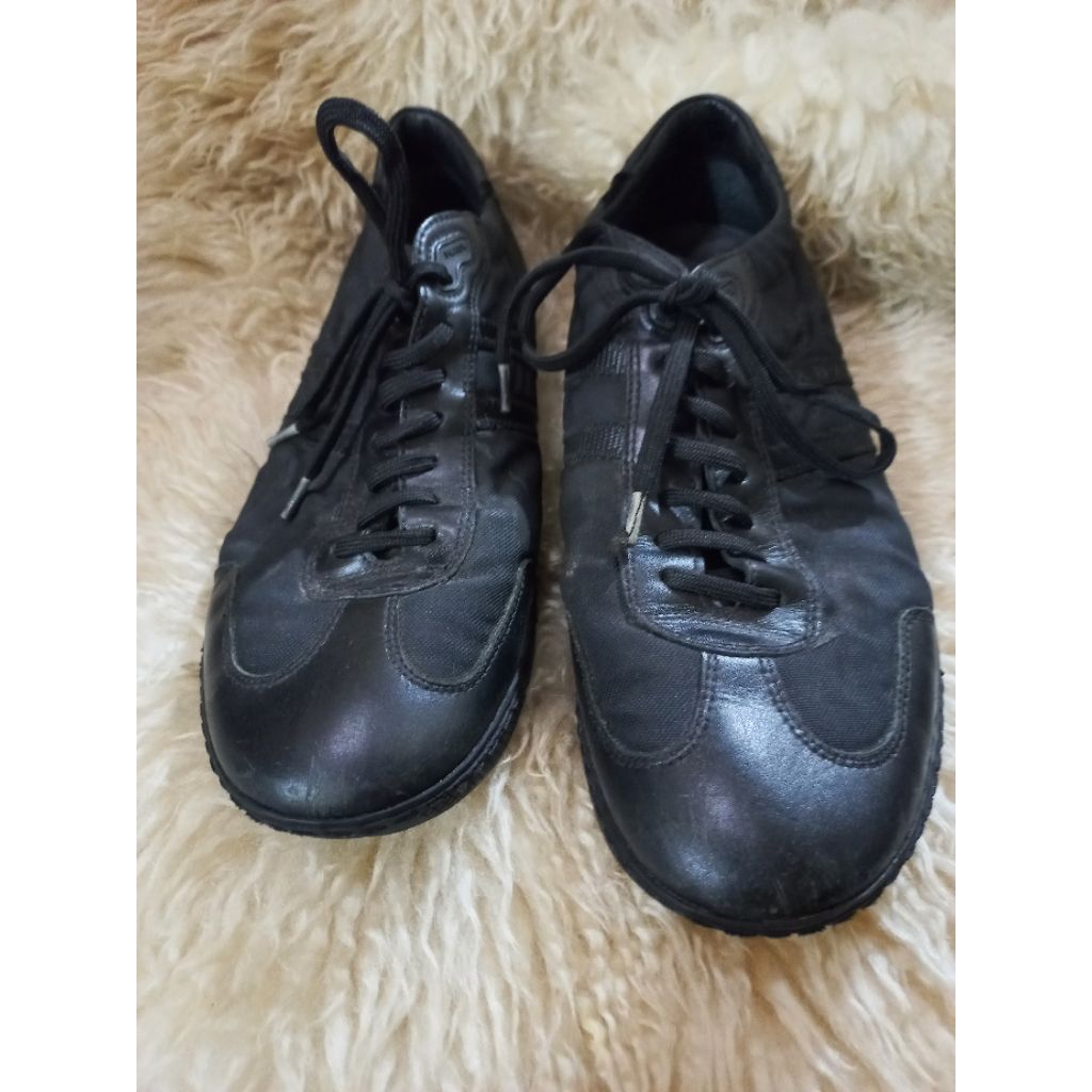 sepatu pria  PRADA authentic size 8 1/2