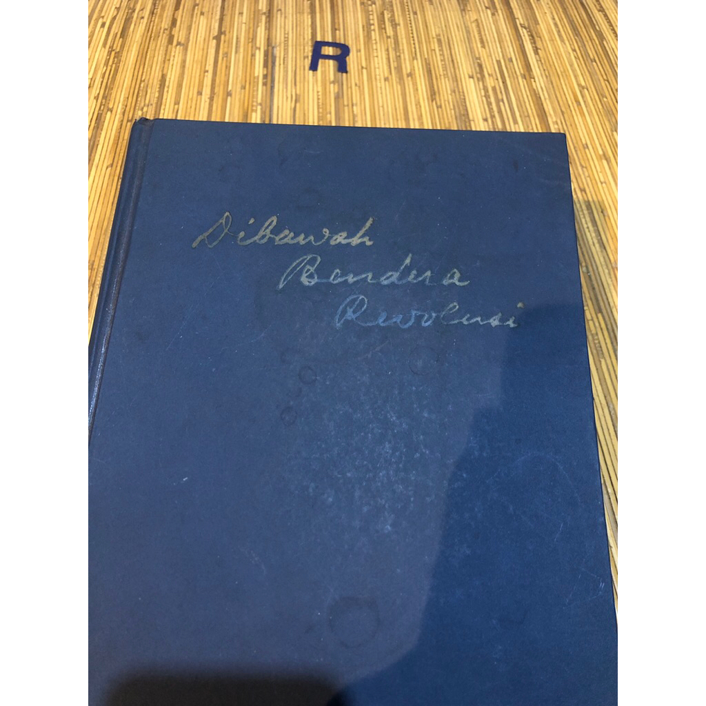 Dibawah Bendera Revolusi