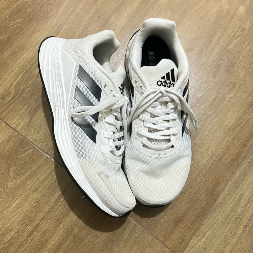 Preloved sepatu olahraga adidas duramo original