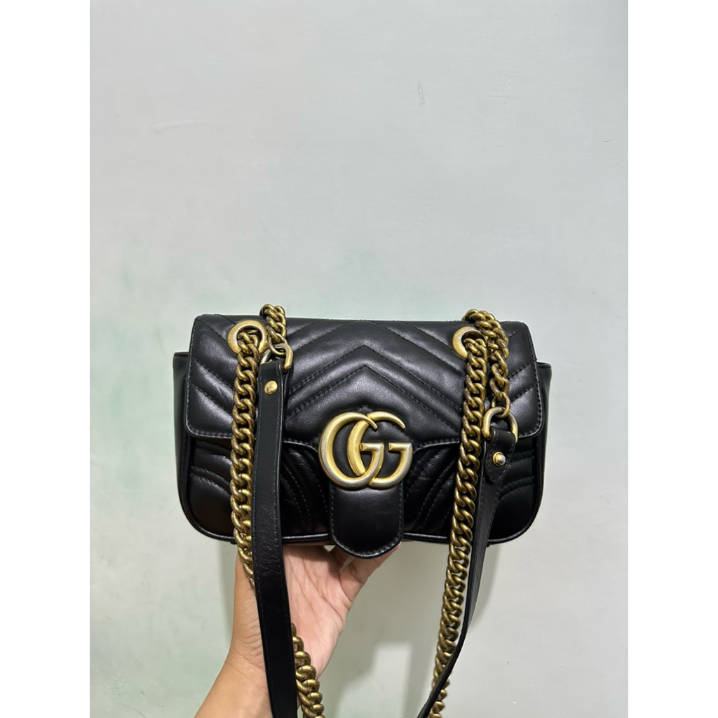 gucci marmont 22 in black pedes