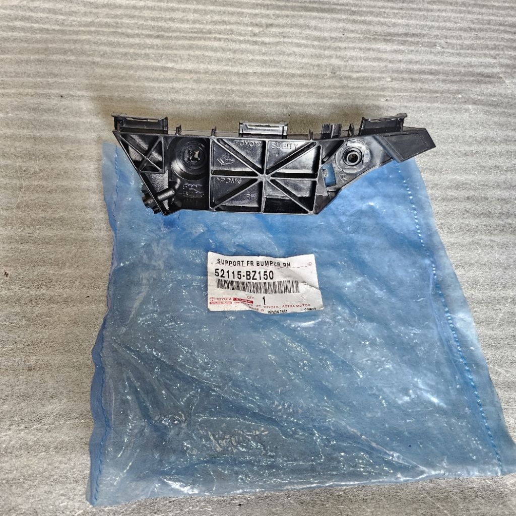 Bracket bemper depan kanan toyota avanza all new - xenia 2012 - 2015  tipe G - E - VELOZ 52115-BZ150