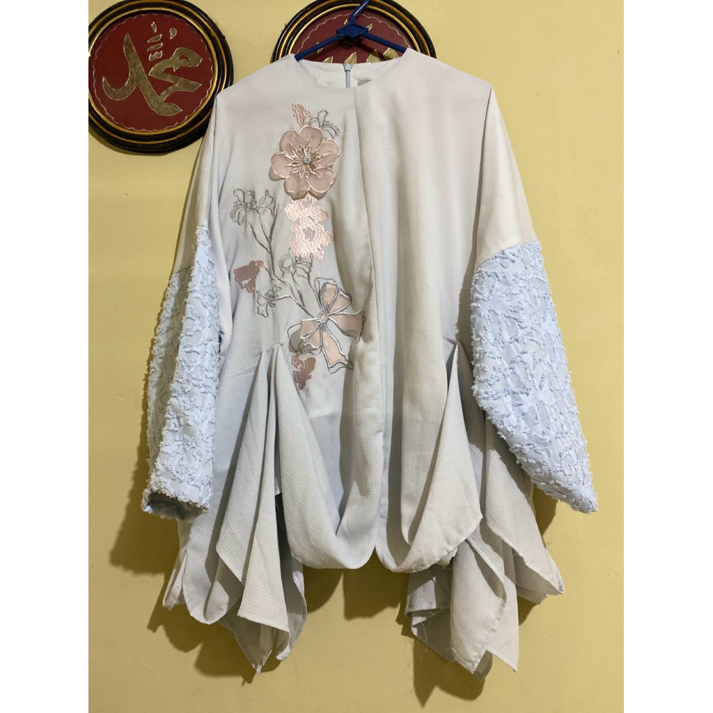 Preloved Asela Top Jenna and Kaia