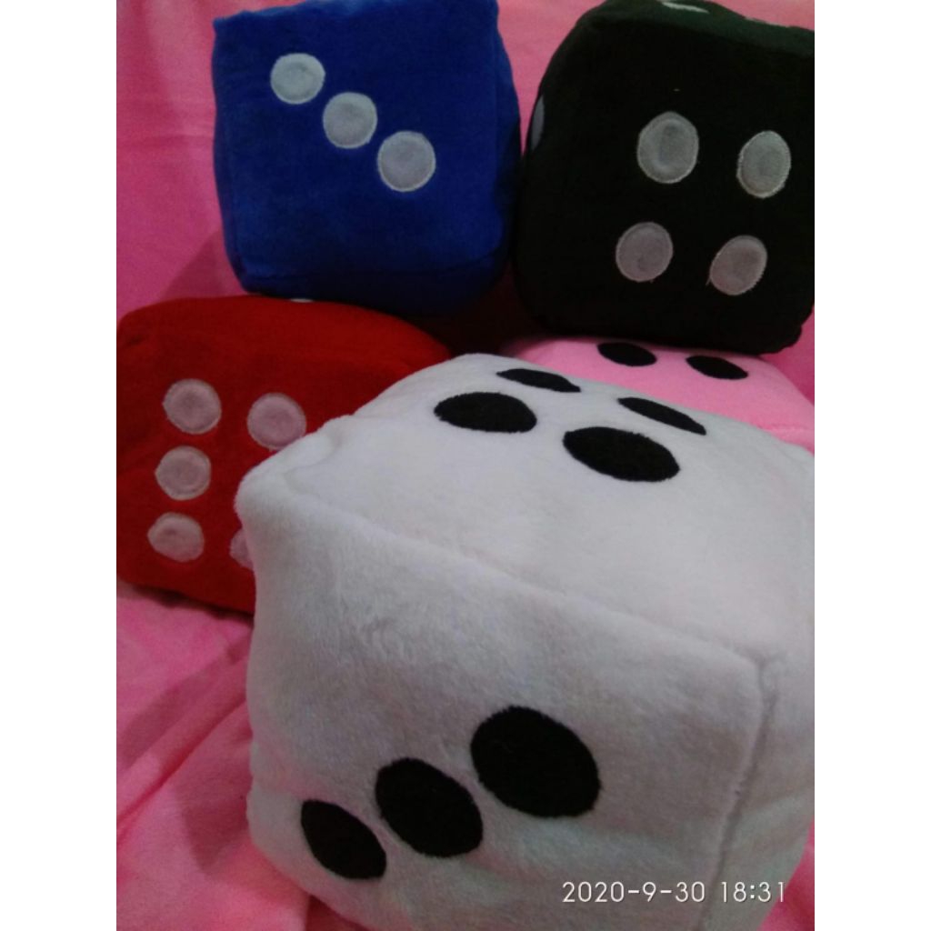 Boneka Bantal Dadu Bulu Lembut 15x15 cm