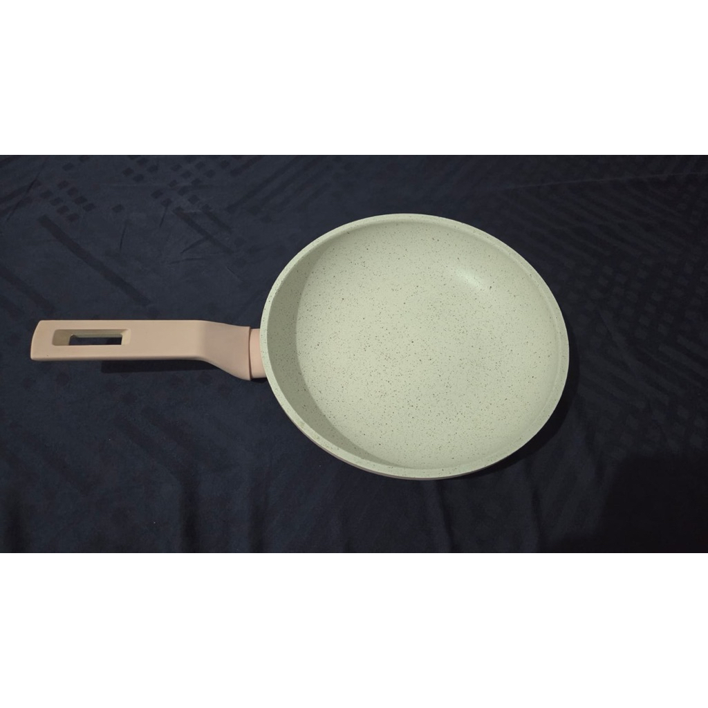 Preloved 200 K - STEIN Glowpan Frypan 22cm - Panci Anti Lengket (PINK)