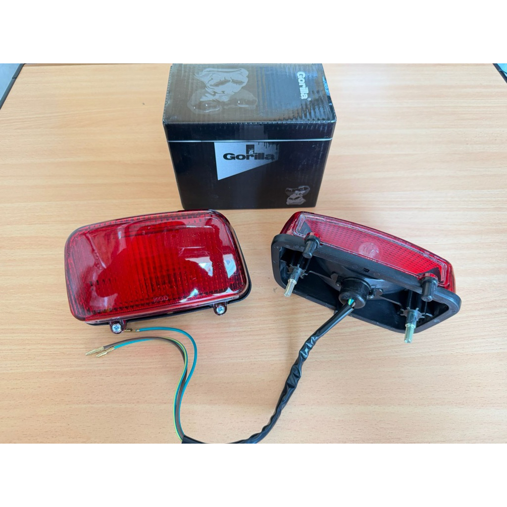 Stoplamp tilas merah gorilla