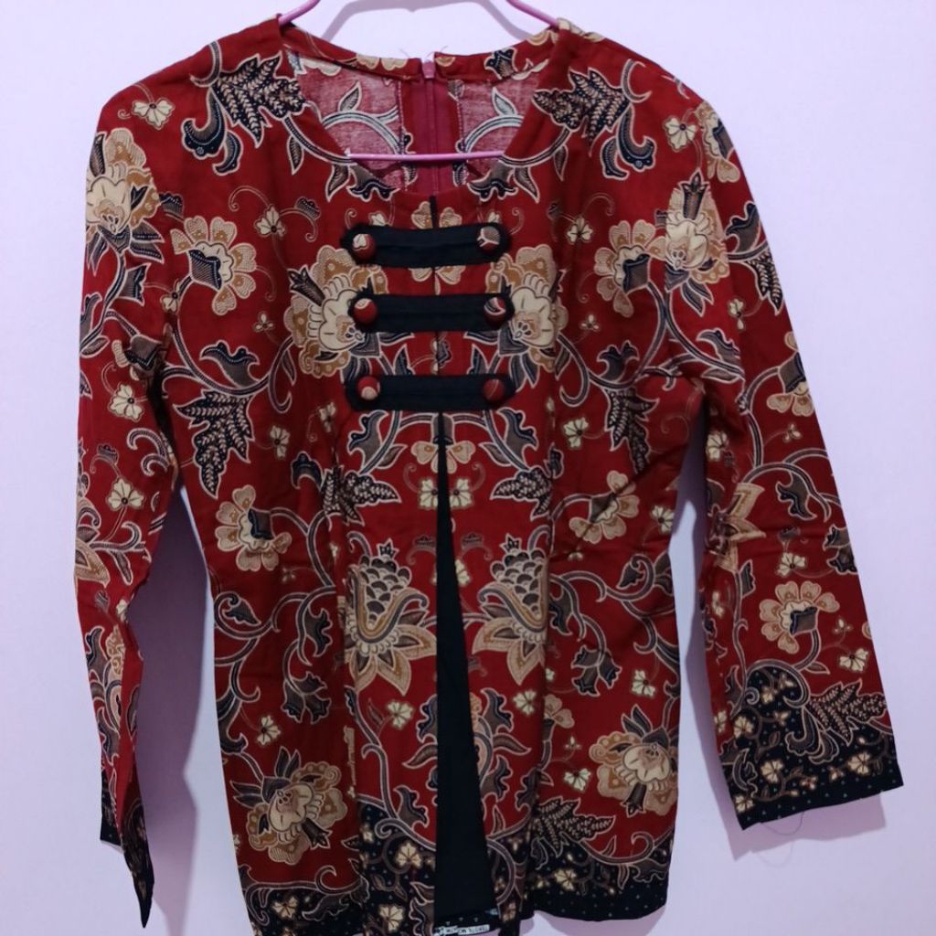 [ preloved] blouse batik merah lengan panjang DANARHADI