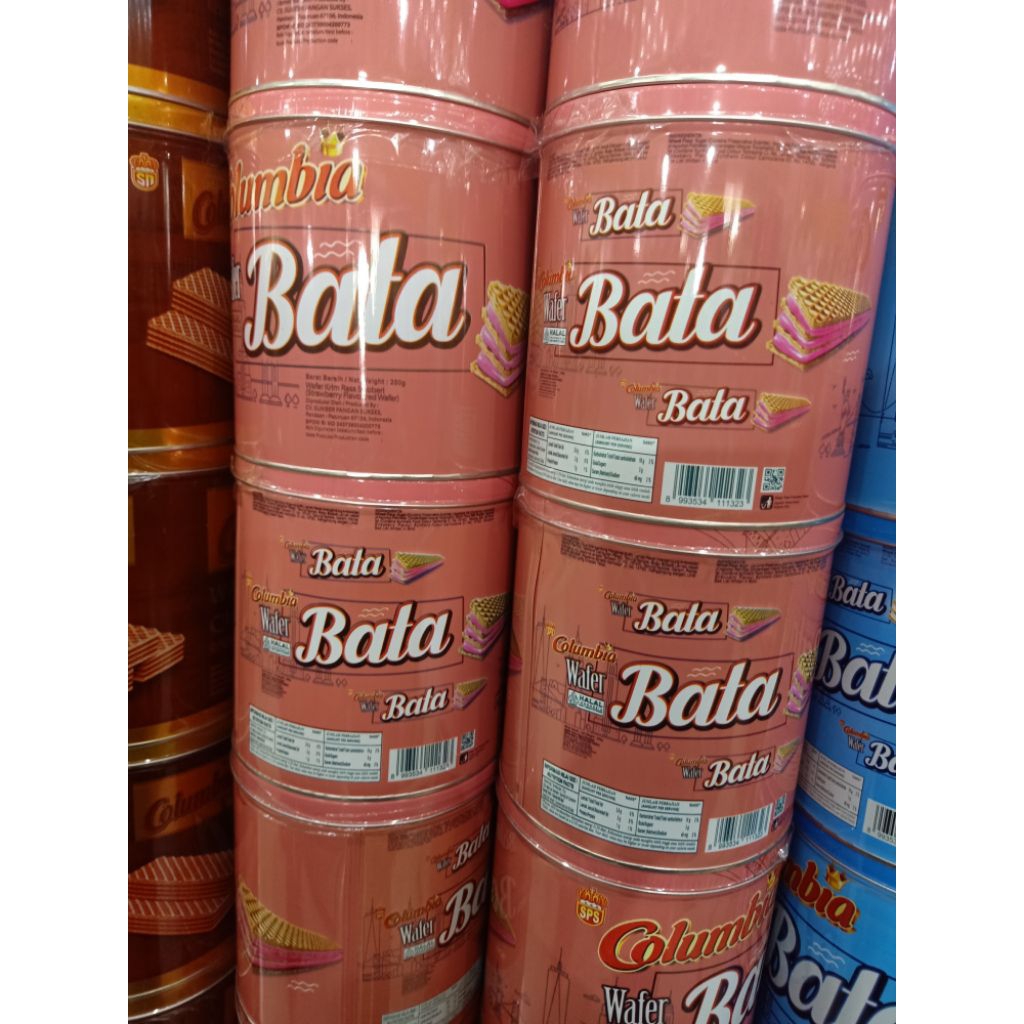 Columbia bata wafer cream strawberry kaleng 250g