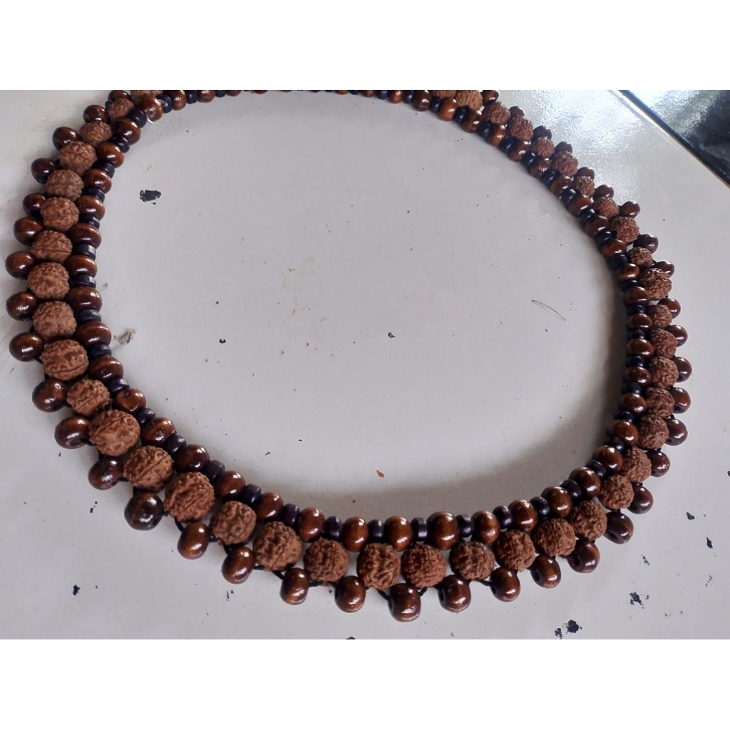 kalung rudraksha melingkar