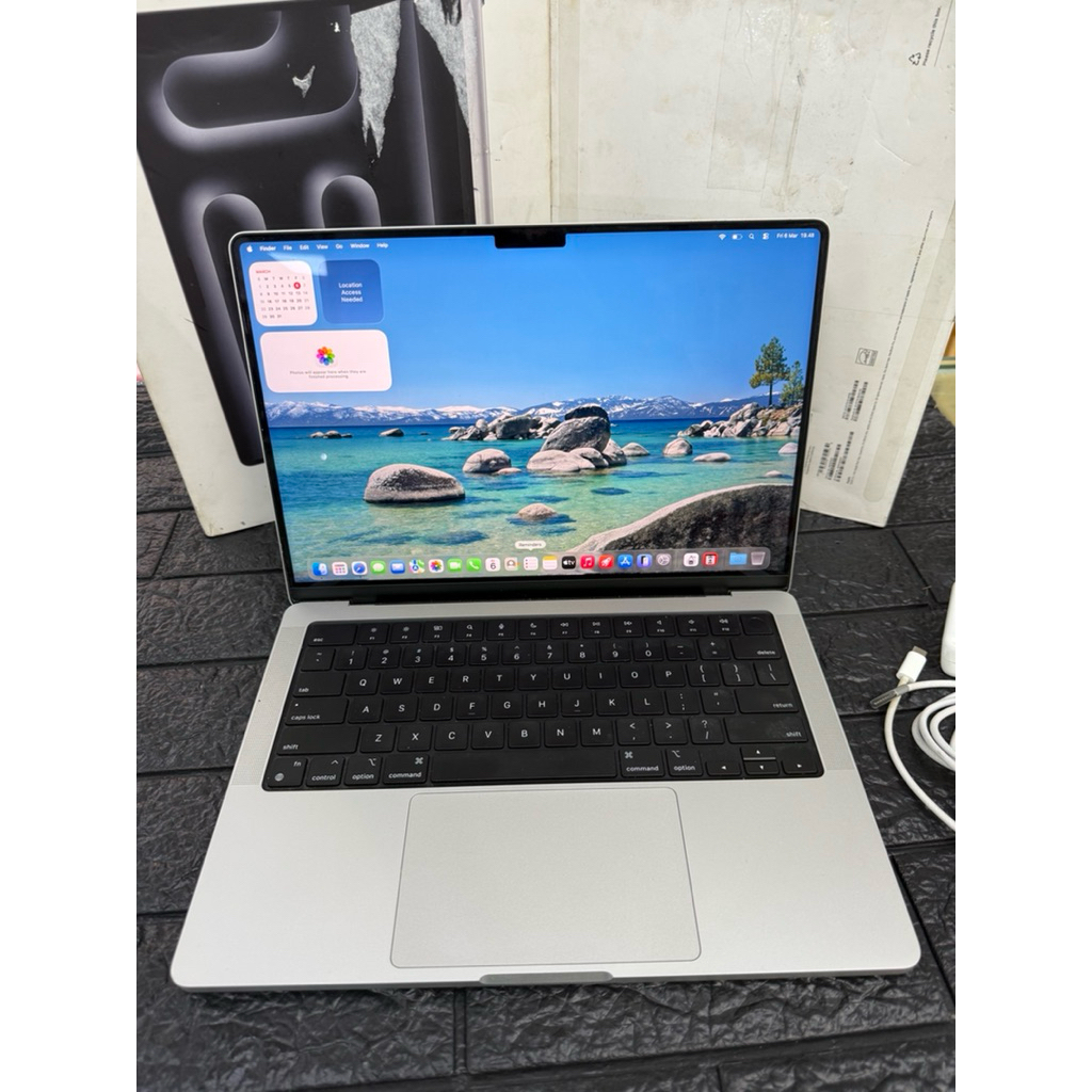 MacBook Pro M4 (14-inchi M4 16GB/512GB Garansi Resmi inter Second Original Fullset