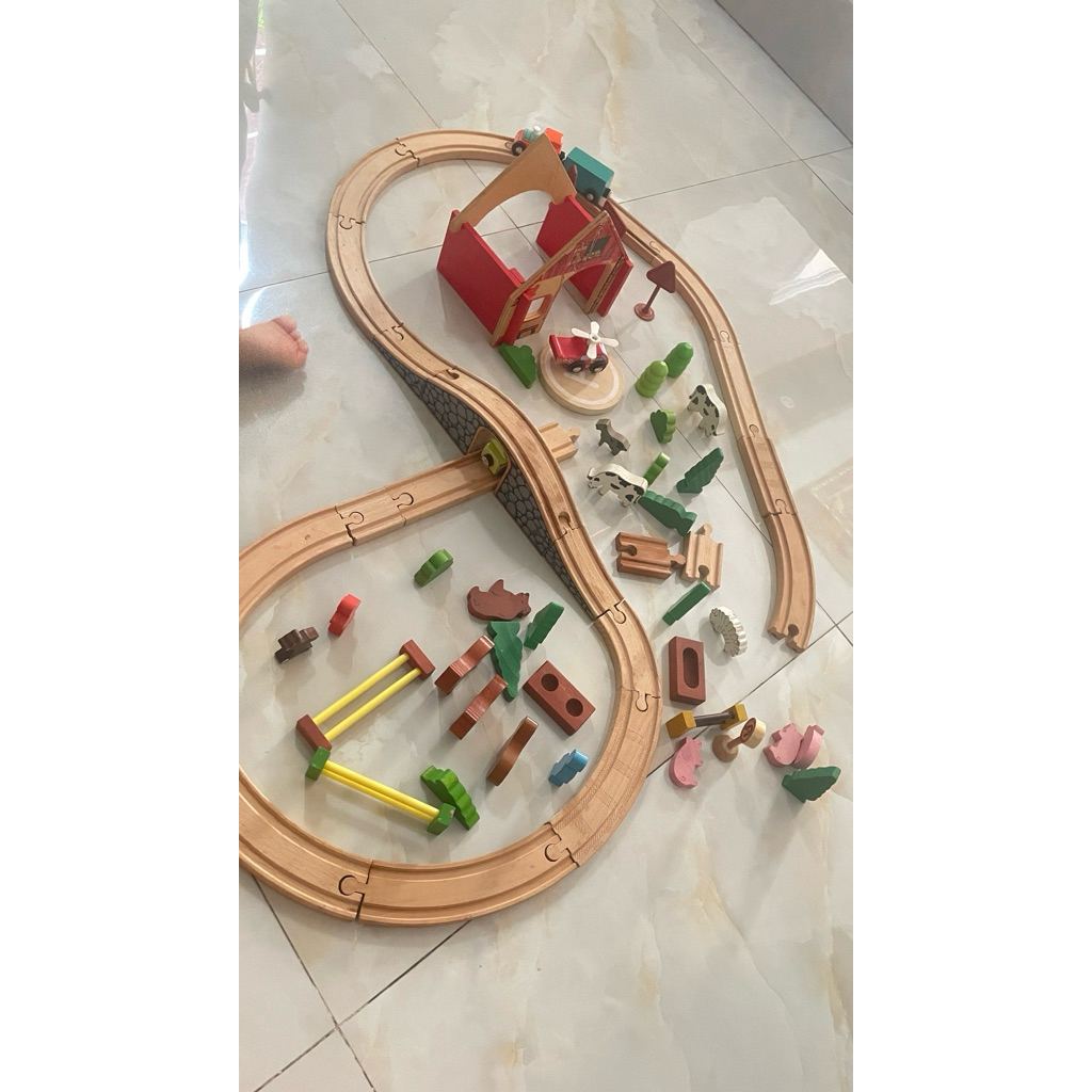 preloved wooden train