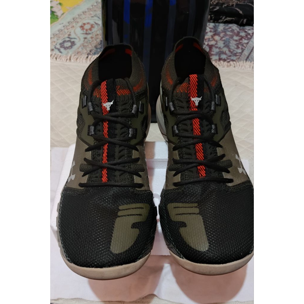 Sepatu Under Armour HOVR