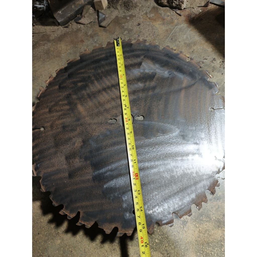 gergaji serkel bekas bahan pisau  diameterl 40cm