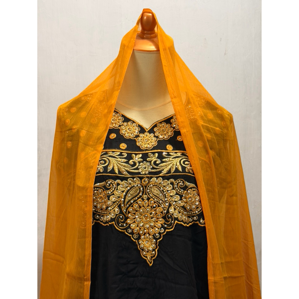 Baju India Anarkali Hitam Bordir Gold 1 Set Serasi Atasan Celana Selendang Model Elegant Kesan Mewah