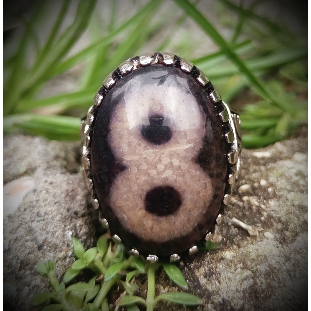 batu akik motif angka 8