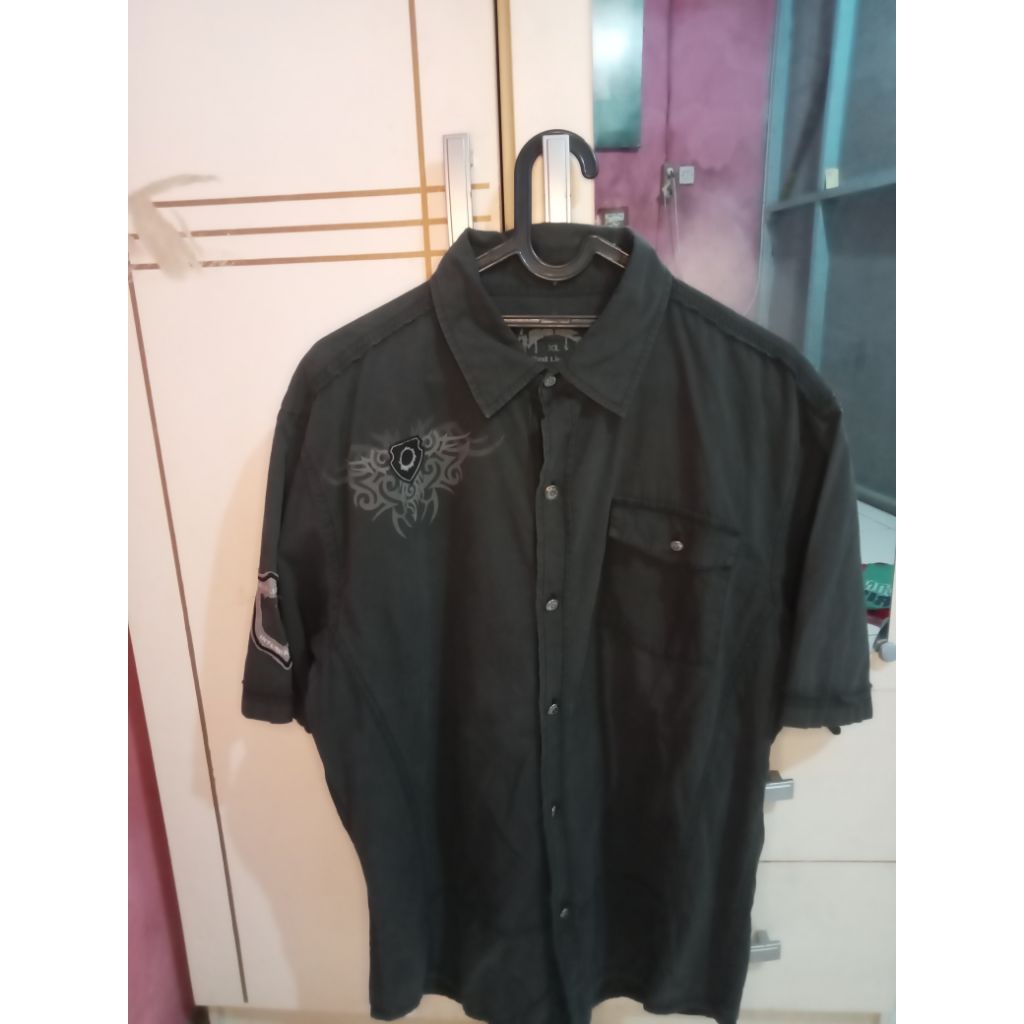 kemaja pria red liquid (USA)