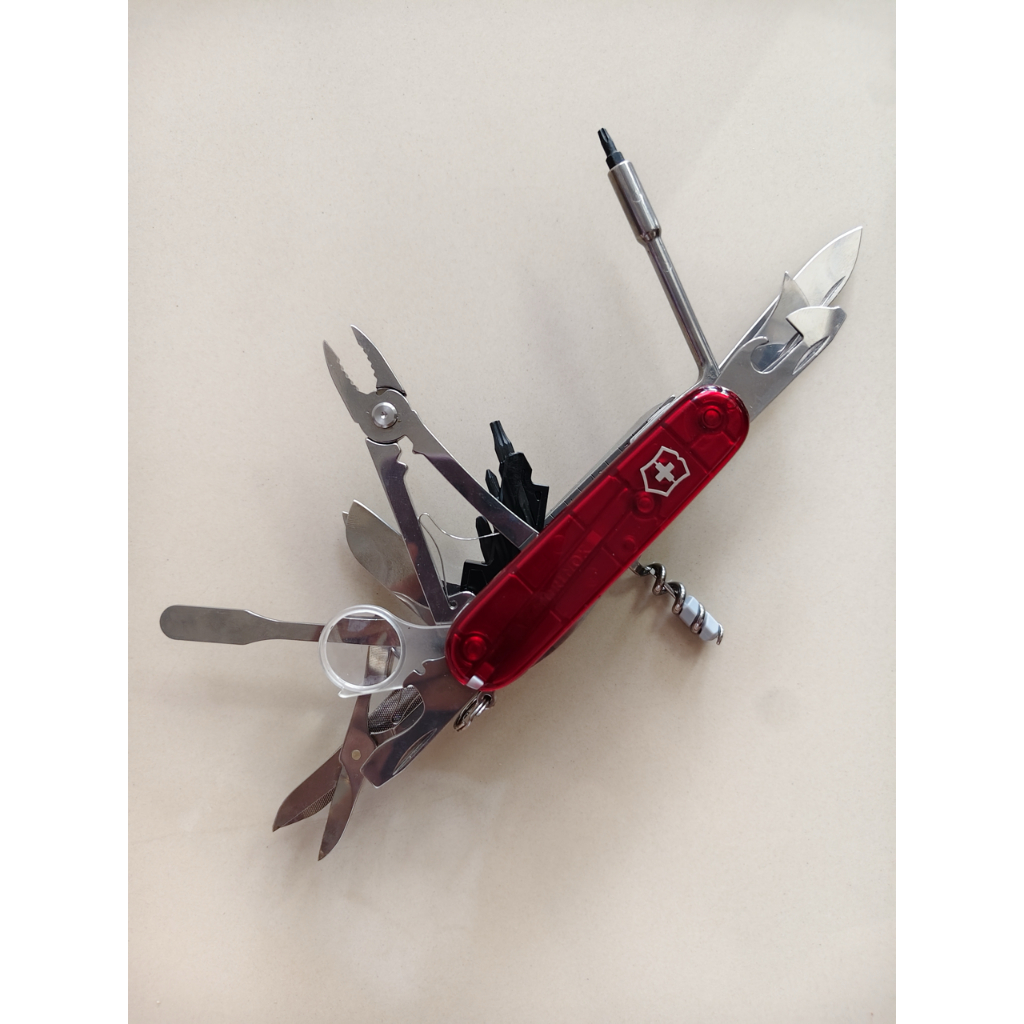 VICTORINOX SWISS CHAMP SWISSCHAMP XLT SURVIVAL HIKING CAMPING WITH PARACORD KNIFE PISAU LIPAT (SB)