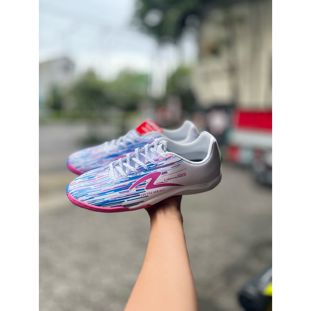 Sepatu Futsal Specs Lightspeed Reborn Original - Desain Klasik, Warna Putih Magnifico, Outsole TPU R