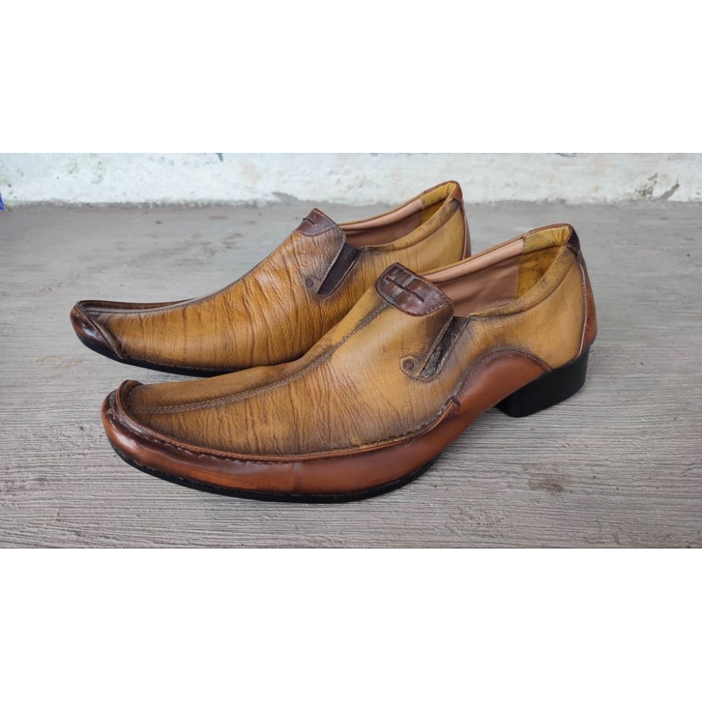 Sepatu second kulit persada 42