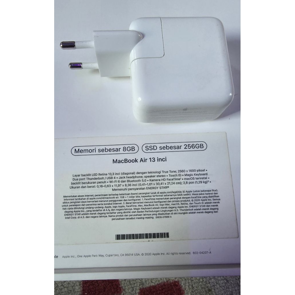 dusBook+charger macBook air M1