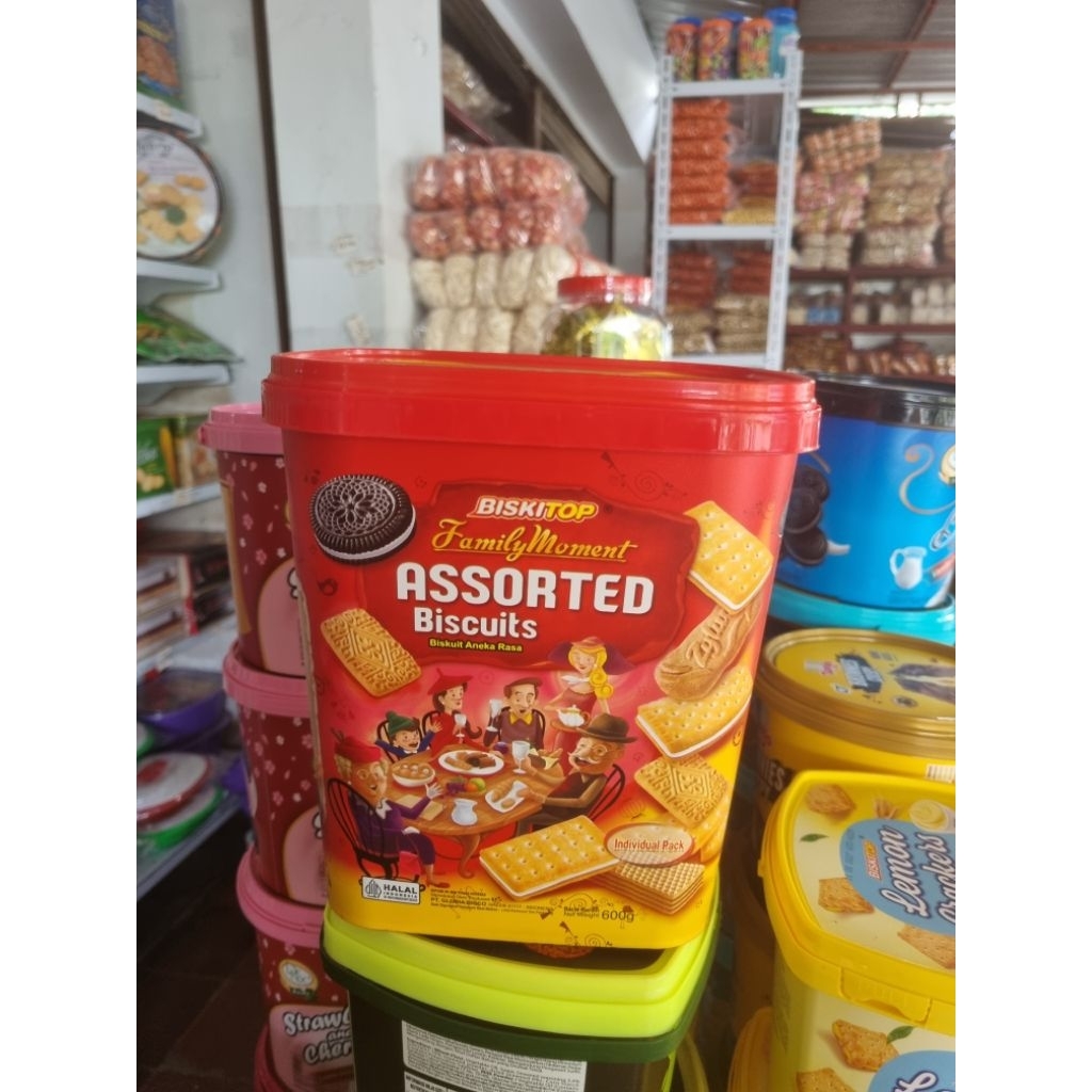Biskitop Family Moment Assorted Timba 600gr