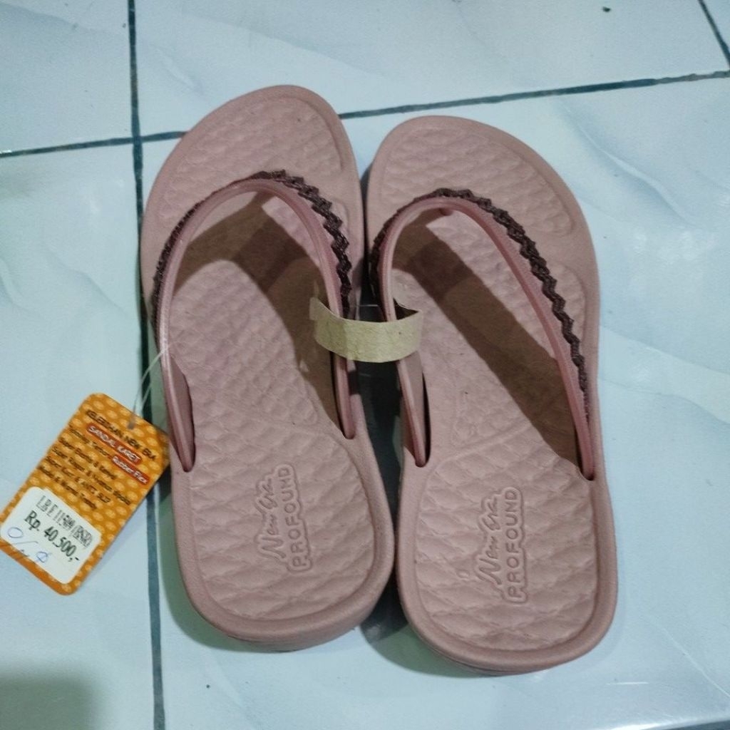 sandal jepit new era